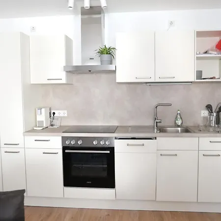 Neu Saniertes - 3 Schlafzimmer - Aussenbereich