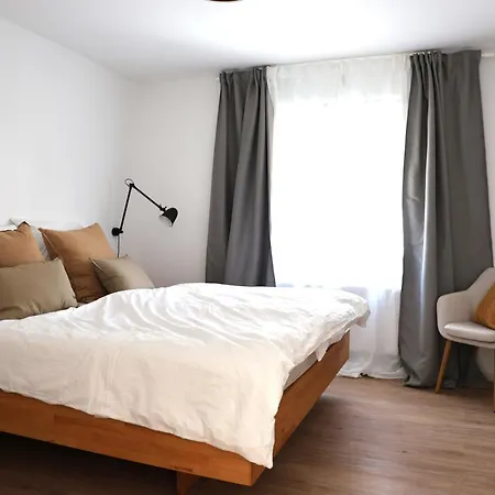 Neu Saniertes - 3 Schlafzimmer - Aussenbereich 度假居 *