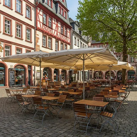 Neu Saniertes - 3 Schlafzimmer - Aussenbereich Nyaraló Koblenz